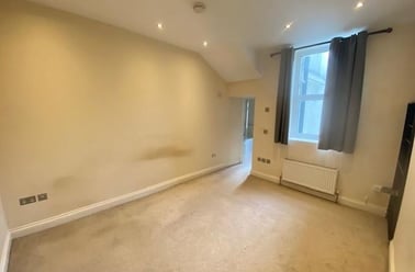 Connaught Avenue, Mutley, Plymouth - Image 3